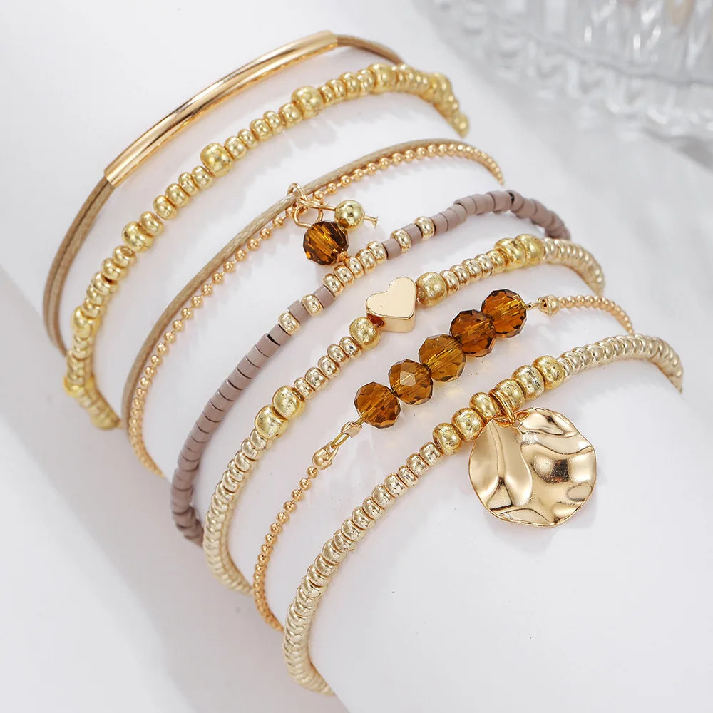 Ensemble de sept pièces de perles de style vacances bohème, bracelet de perles beiges, nouveau style de bijoux pour femmes, bracelet d'usure superposé de style ethnique