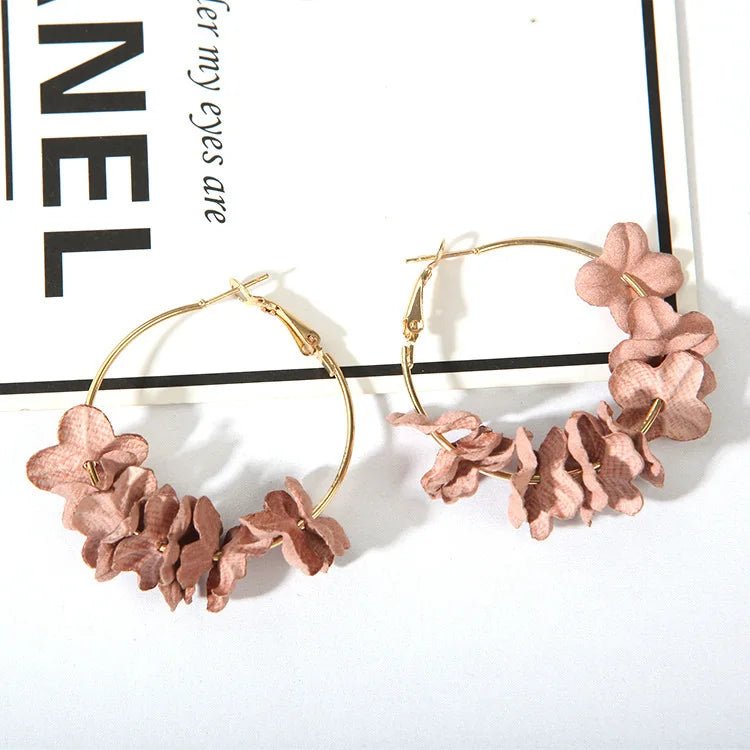 Boucles d'oreilles pour femmes Bijoux élégant tissu fleur pétale alliage cercle rond boucles d'oreilles charme couleur or