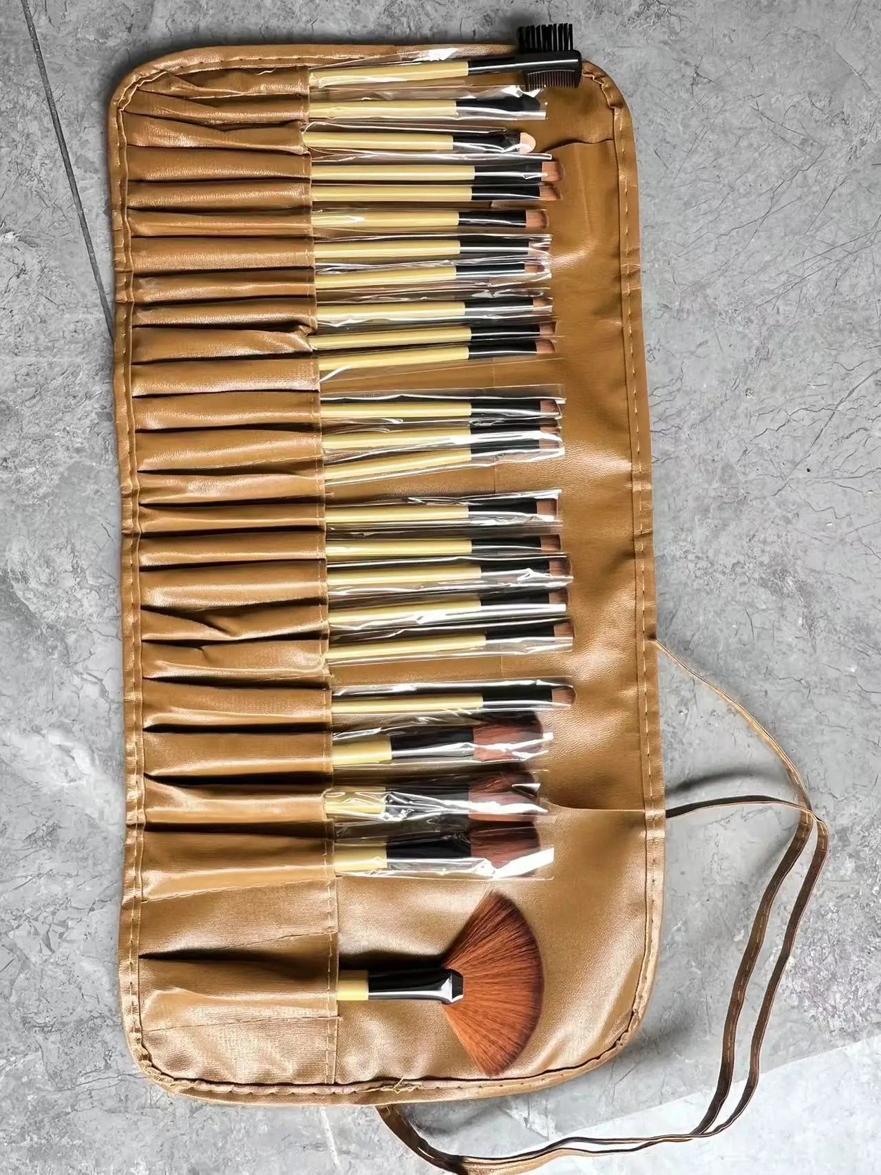 24 ensemble de base de pinceaux à poudre, blush, fard à paupières, éponge de maquillage, combinaison de pinceaux de maquillage