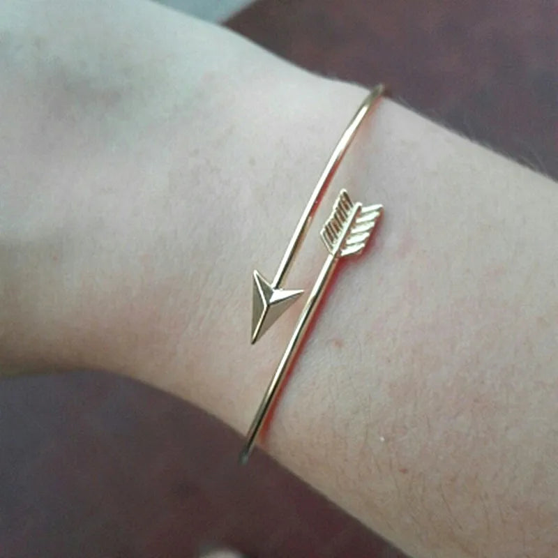 Manchette ouverte Punk Bracelets & Bracelet bijoux de mode pour femmes hommes pulseras mujer battement de coeur feuille flèche Triangle coeur Bracelet chaud