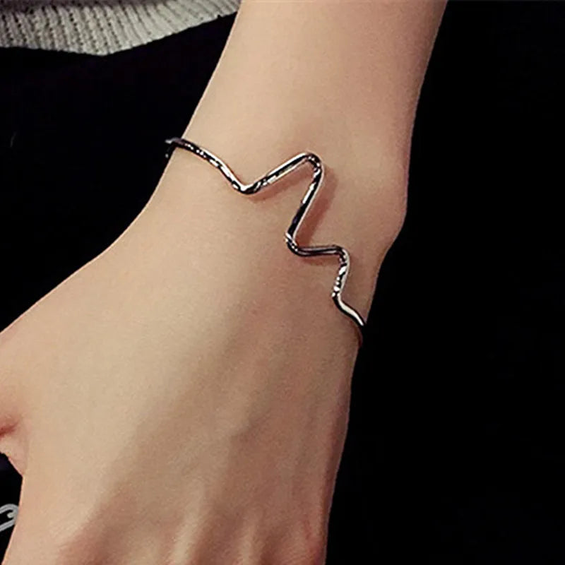 Manchette ouverte Punk Bracelets & Bracelet bijoux de mode pour femmes hommes pulseras mujer battement de coeur feuille flèche Triangle coeur Bracelet chaud