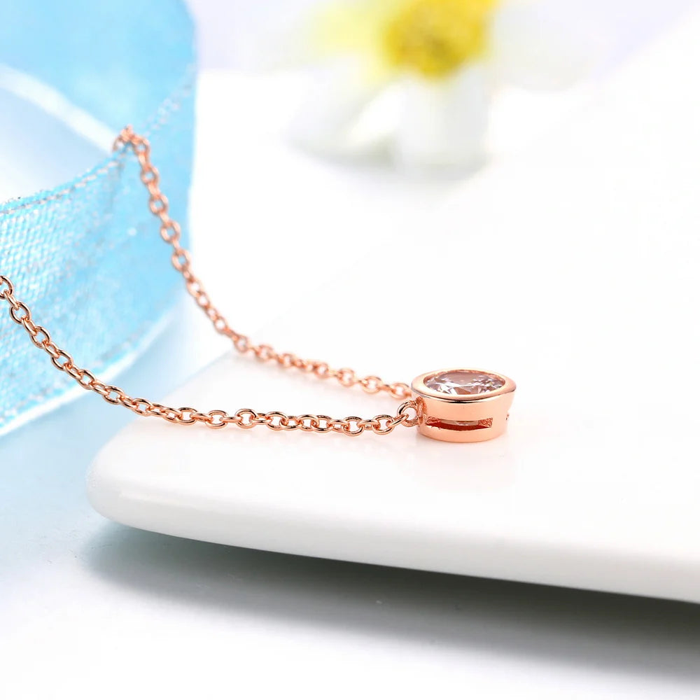 Collier avec pendentif rond en zircon cubique, couleur or