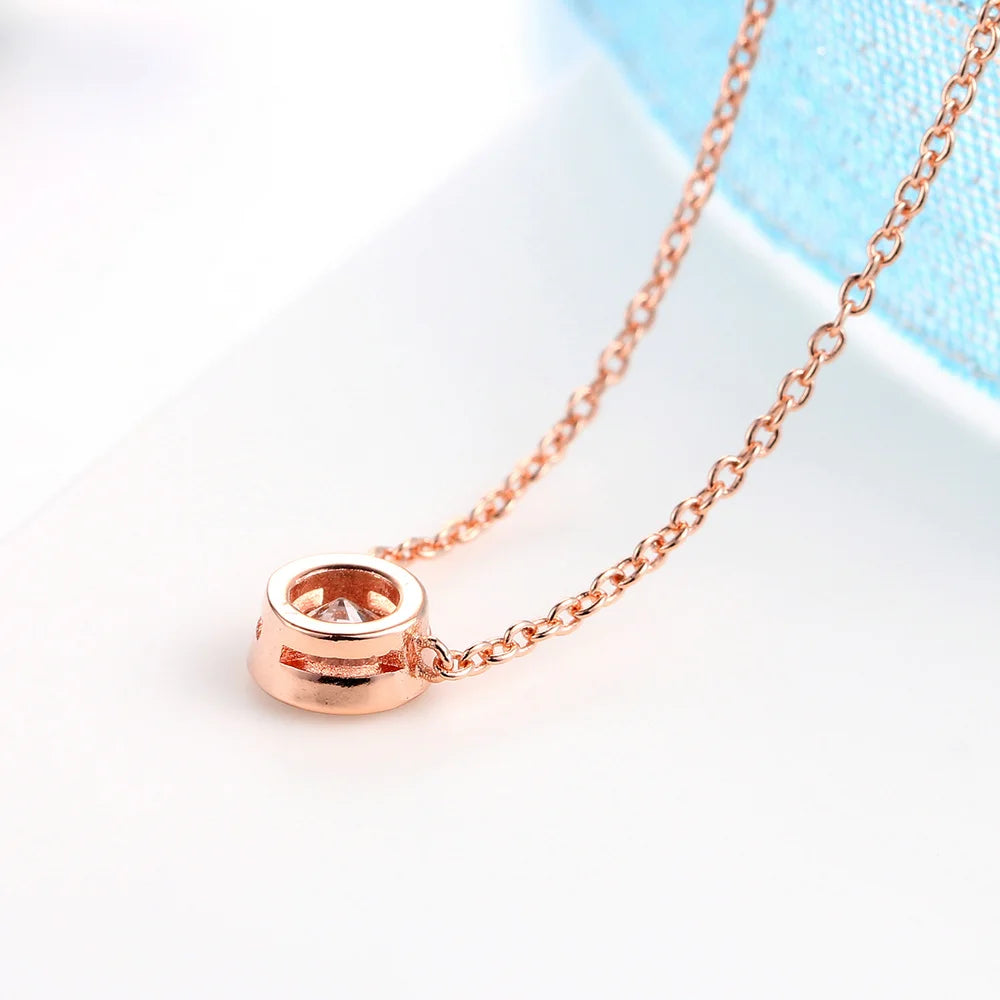 Collier avec pendentif rond en zircon cubique, couleur or