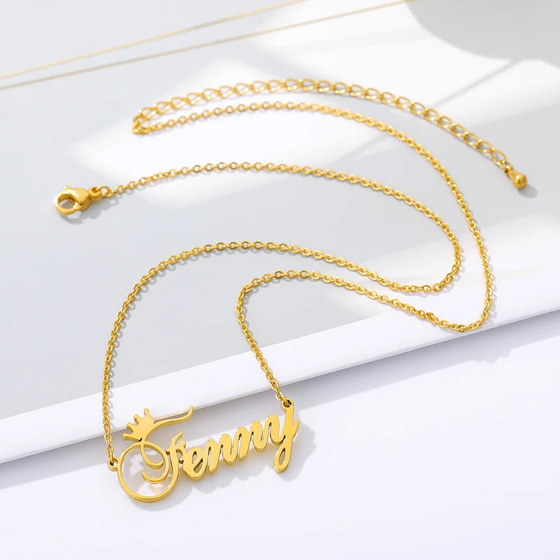 Collier avec nom personnalisé pour femme, tour de cou avec couronne, plaque signalétique personnalisée en acier inoxydable, colliers de la présidence, cadeau de bijoux d'anniversaire et de mariage