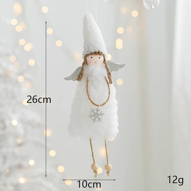 Décoration de sapin en peluche tendre mettant en scène un délicat pendentif ange