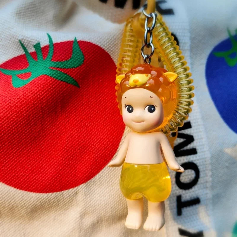 Charmantes figurines Sunny Angel en boîte mystère. Créées par MINISO, ces porte-clés anime collectibles séduisent les passionnés de tous les âges, notamment les jeunes de 7 à 14 ans.