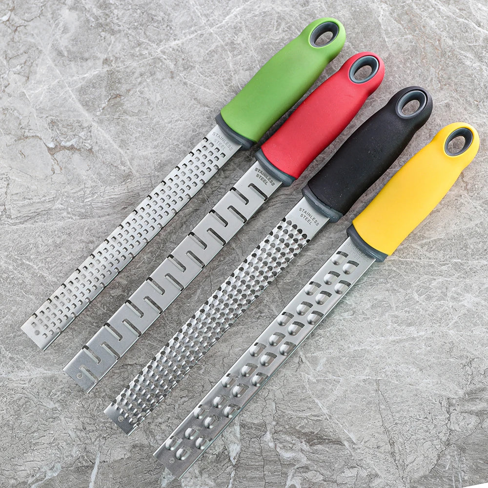 Râpe à fromage, zeste de citron et agrumes, Parmesan, citron, gingembre, ail, noix de muscade, chocolat, légumes, Fruits, outils de cuisine