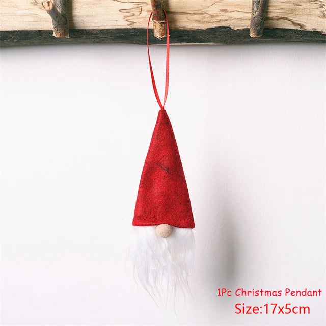 Décoration de sapin en peluche tendre mettant en scène un délicat pendentif ange