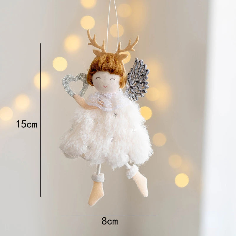 Décoration de sapin en peluche tendre mettant en scène un délicat pendentif ange