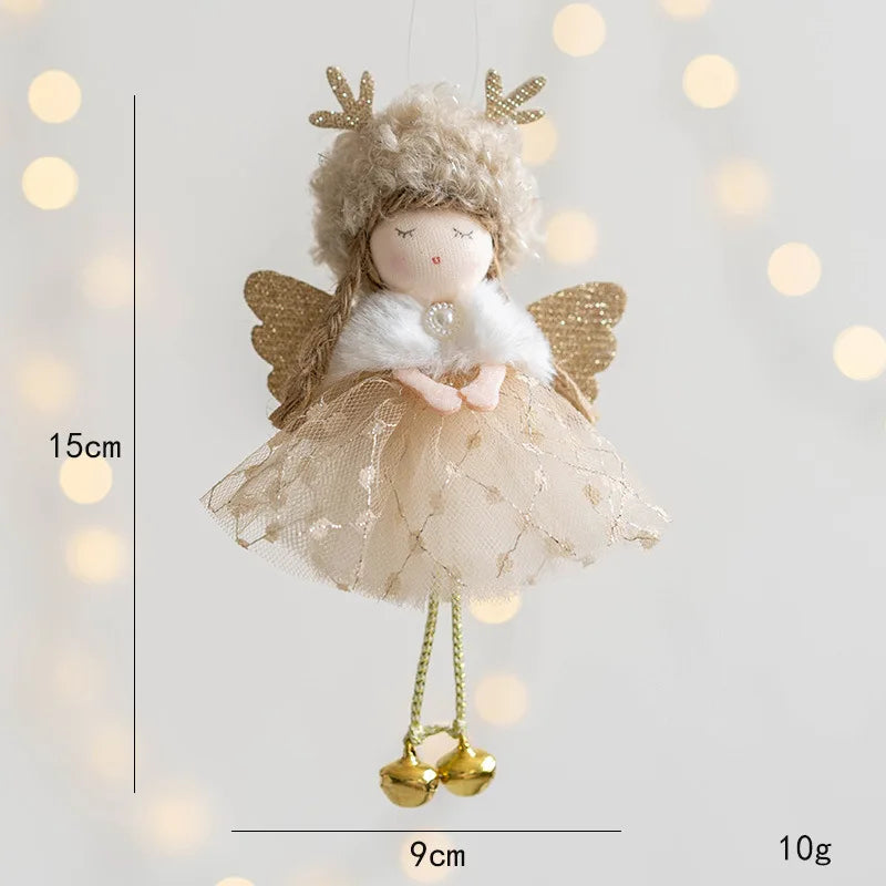 Décoration de sapin en peluche tendre mettant en scène un délicat pendentif ange