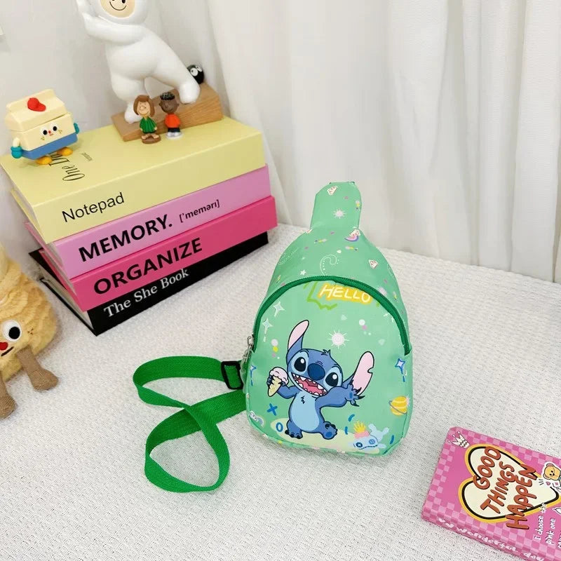 Sac de poitrine à bandoulière Stitch & Angel, sac à bandoulière dessin animé, sac à bandoulière décontracté à la mode avec porte-monnaie pour les voyages quotidiens