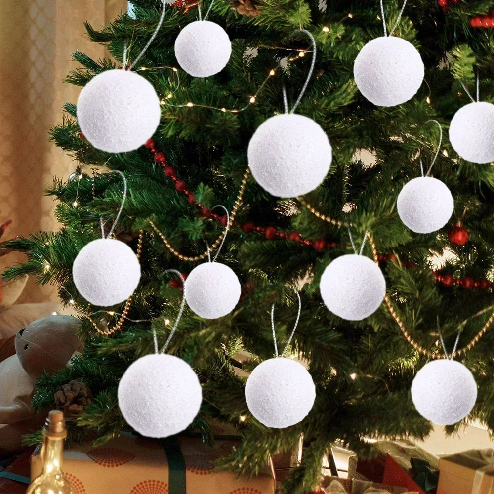 Boule de neige ornements d'arbre de noël, boules en mousse blanche