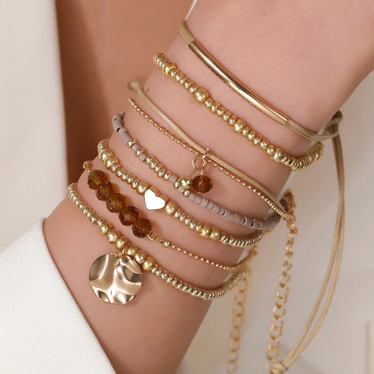 Ensemble de sept pièces de perles de style vacances bohème, bracelet de perles beiges, nouveau style de bijoux pour femmes, bracelet d'usure superposé de style ethnique