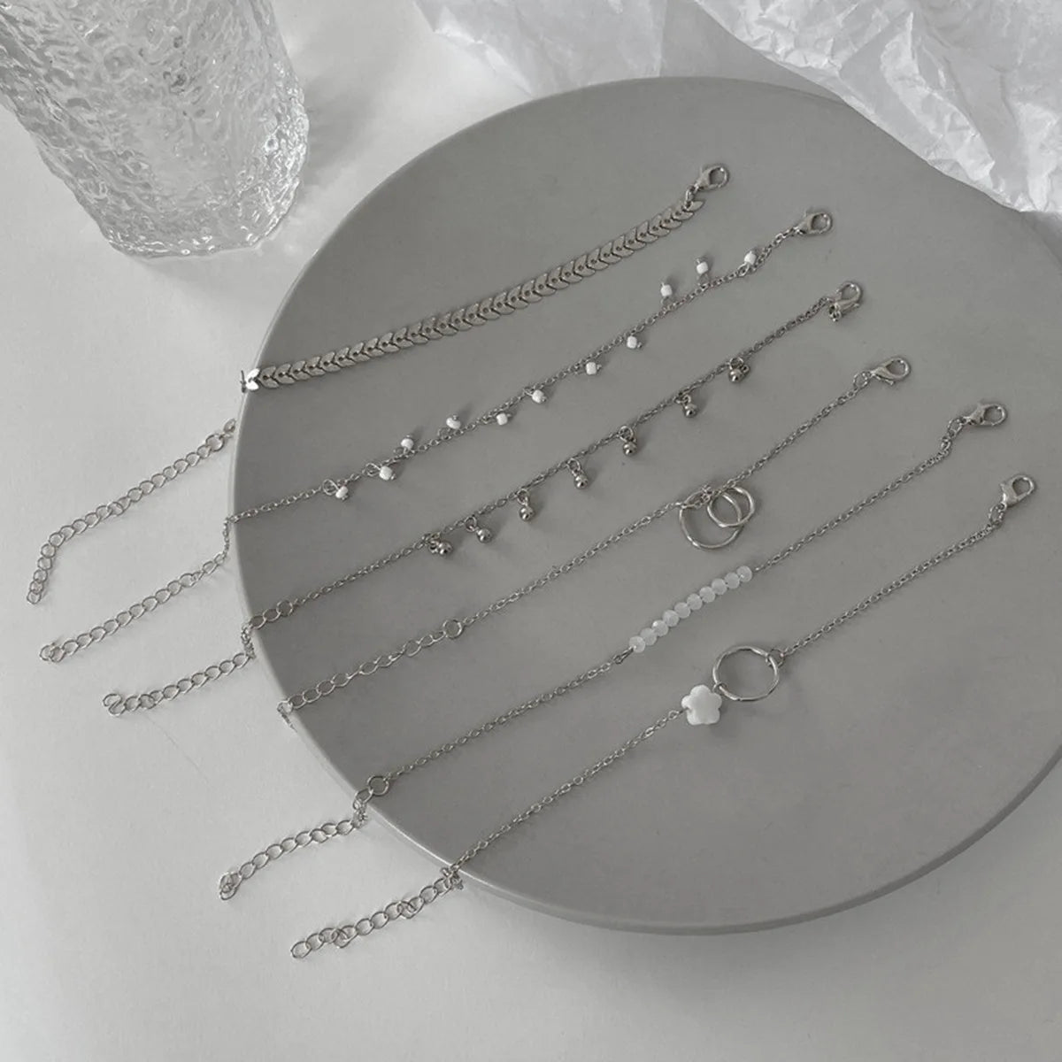 Ensemble de bracelets empilables tendance 6 pièces avec motif géométrique réglable et pompon – Parfait pour les occasions quotidiennes et spéciales.