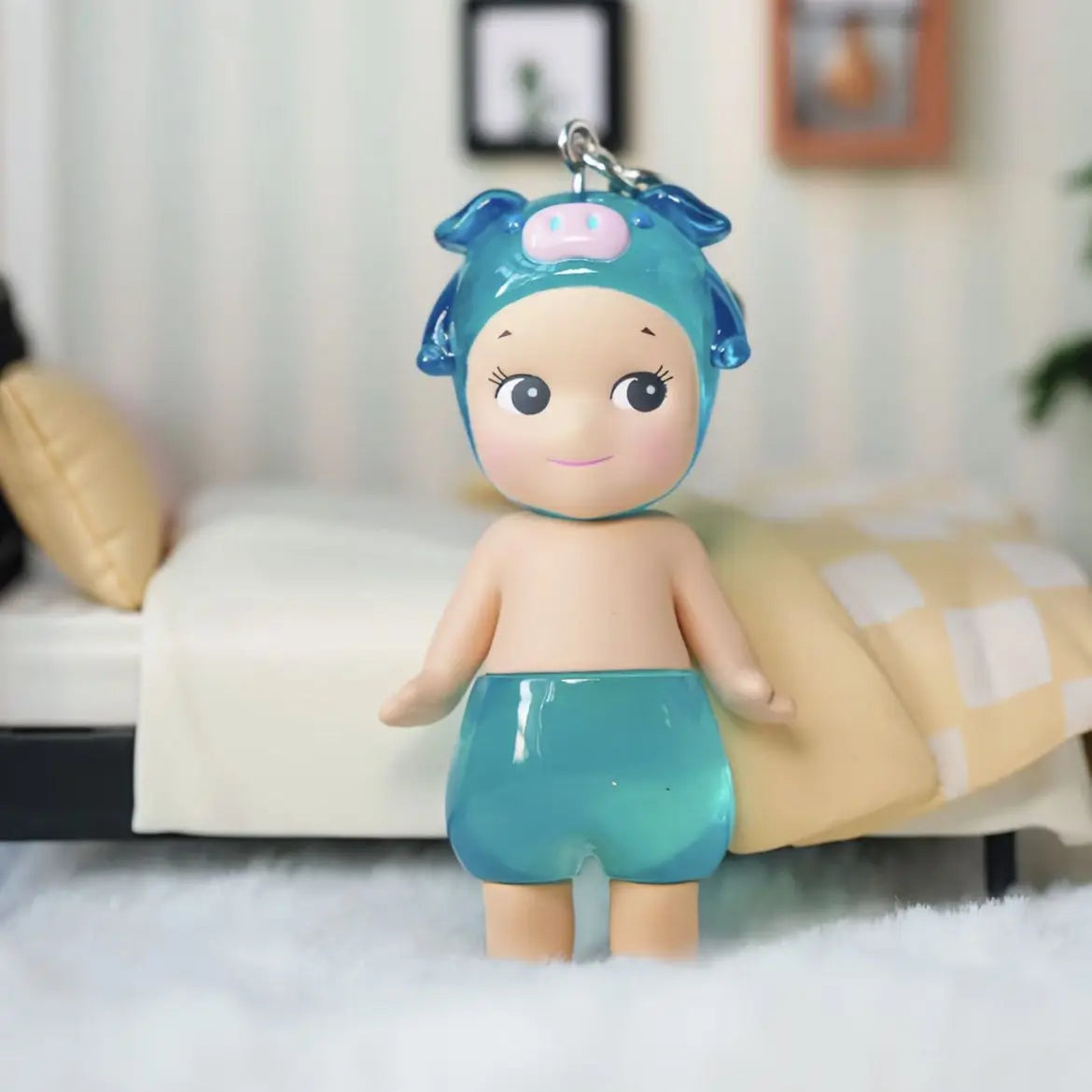 Charmantes figurines Sunny Angel en boîte mystère. Créées par MINISO, ces porte-clés anime collectibles séduisent les passionnés de tous les âges, notamment les jeunes de 7 à 14 ans.