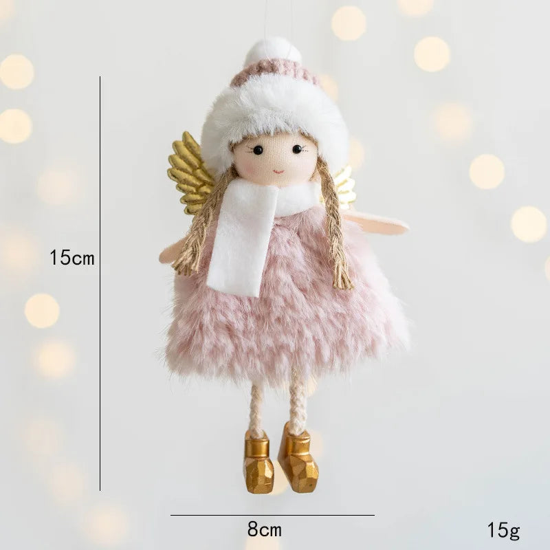 Décoration de sapin en peluche tendre mettant en scène un délicat pendentif ange