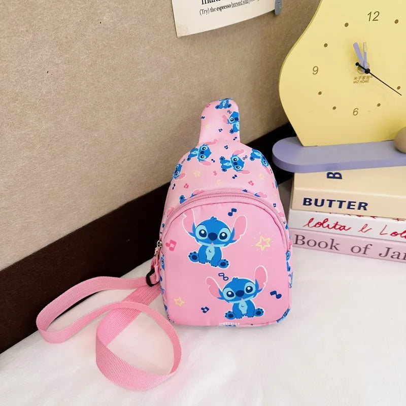 Sac de poitrine à bandoulière Stitch & Angel, sac à bandoulière dessin animé, sac à bandoulière décontracté à la mode avec porte-monnaie pour les voyages quotidiens