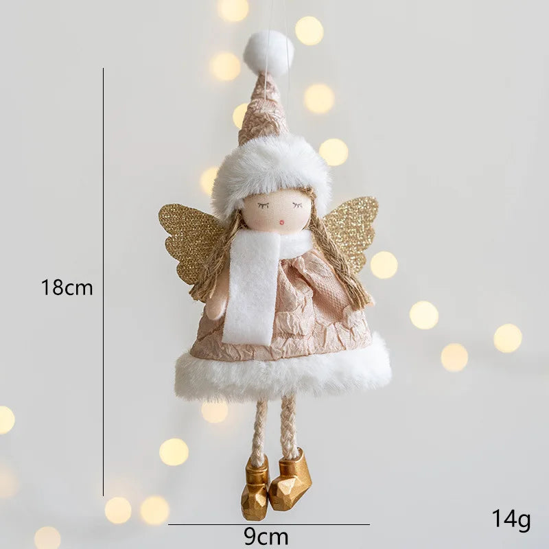 Décoration de sapin en peluche tendre mettant en scène un délicat pendentif ange