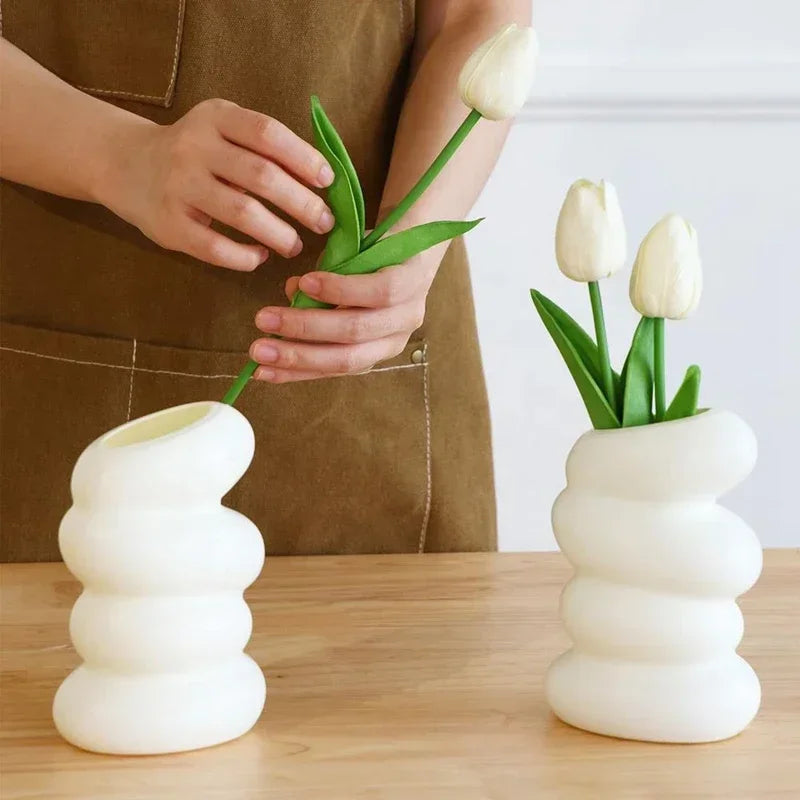 Vase blanc en spirale en plastique