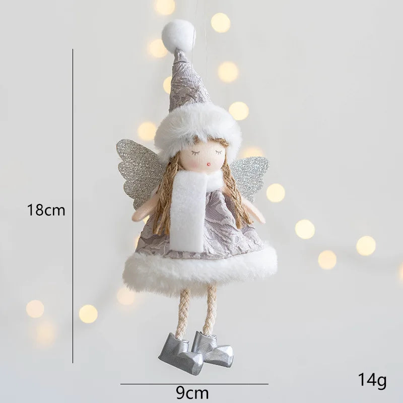 Décoration de sapin en peluche tendre mettant en scène un délicat pendentif ange