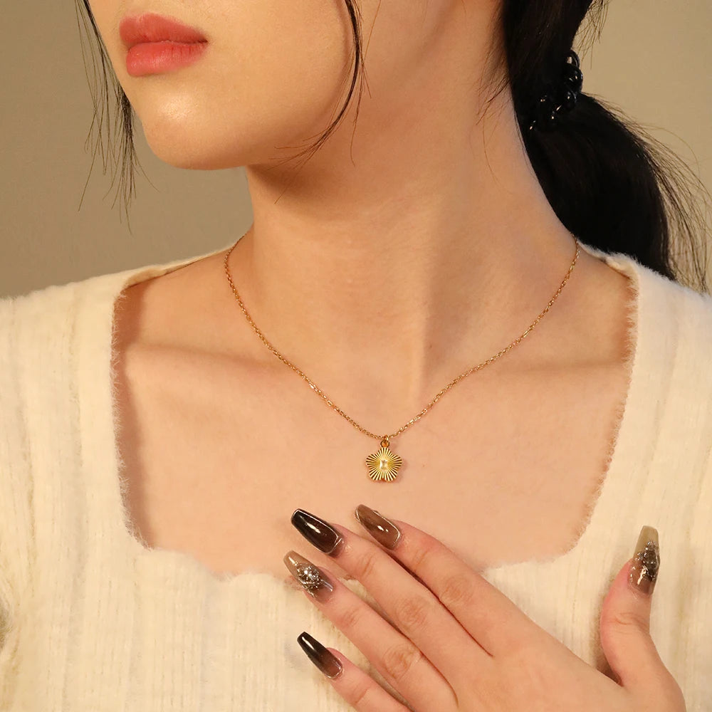 LUXUKISSKIDS Vintage coquille forme pendentif colliers filles/femmes bijoux en acier mode Couple chaîne collier ras du cou