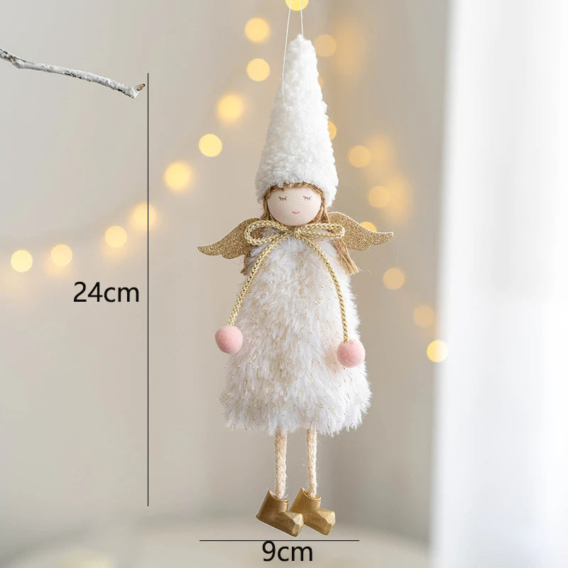 Décoration de sapin en peluche tendre mettant en scène un délicat pendentif ange
