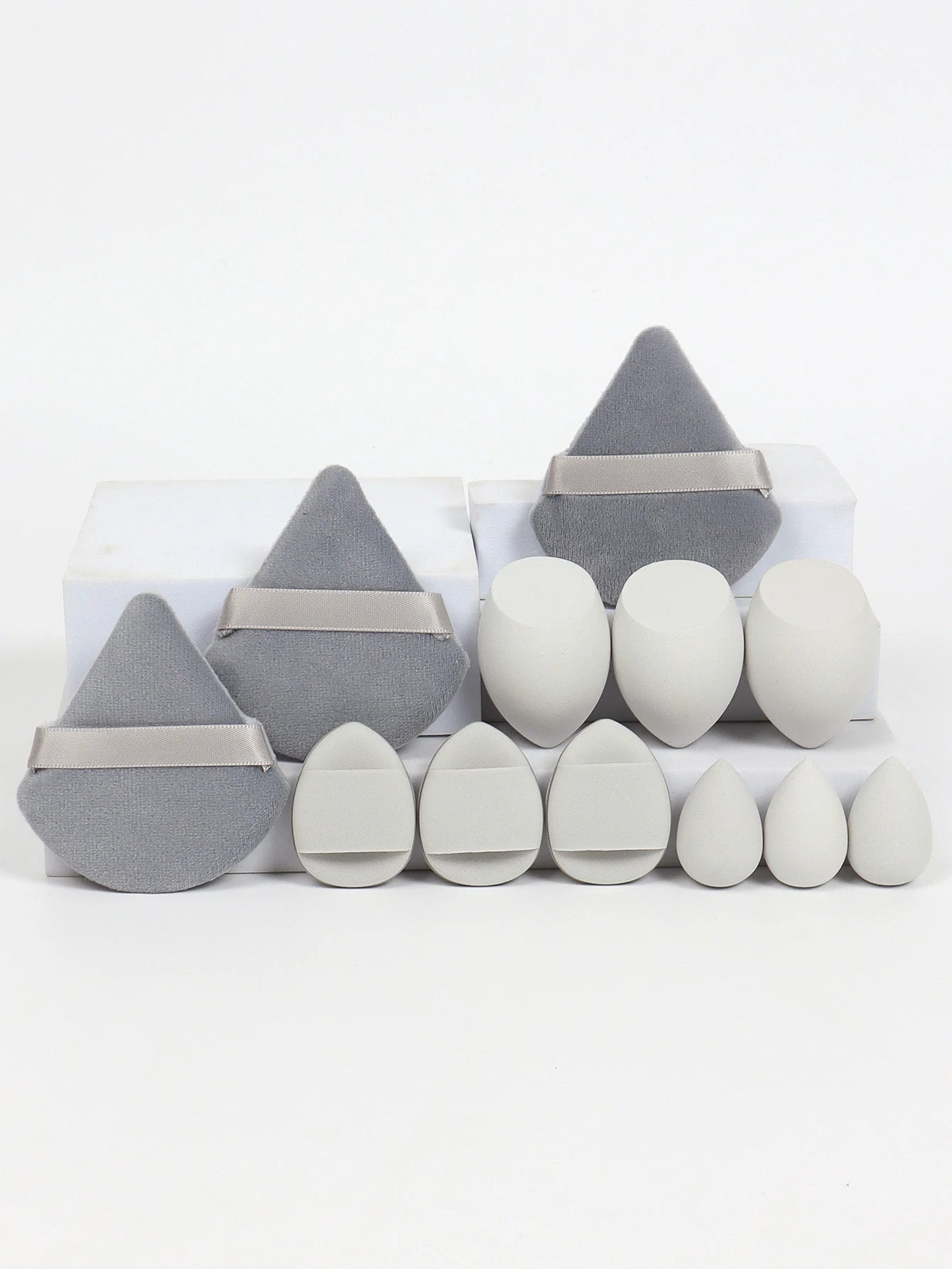 Ensemble d'éponges de maquillage polyvalentes, faites de 3 bouffées de poudre adt, 3 mini bouffées de coussin d'air, 3 œufs de beauté et 3 mini beauté, 12 pièces