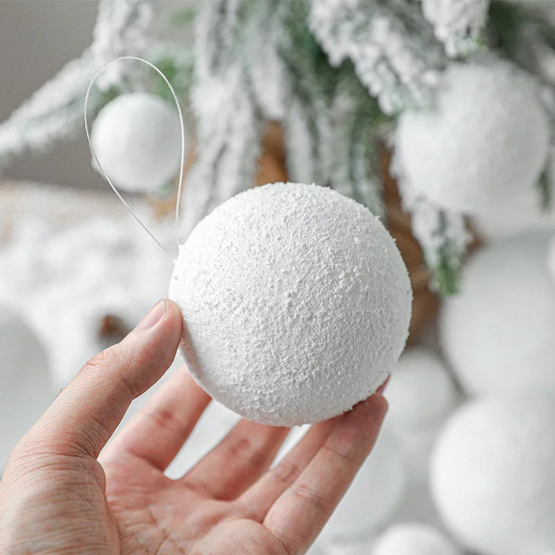 Boule de neige ornements d'arbre de noël, boules en mousse blanche