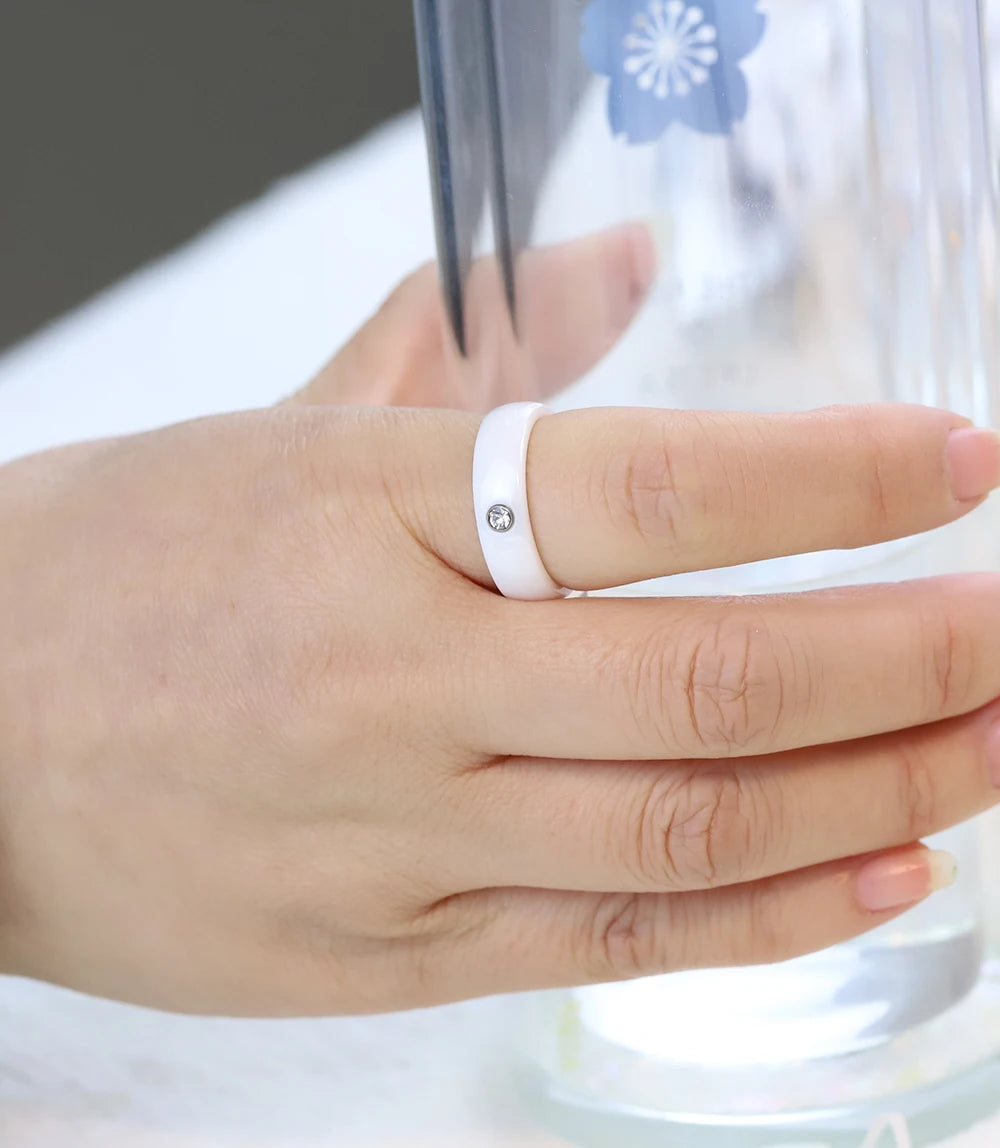 Nouveauté bague colorée noir blanc bague en céramique pour femmes avec grand cristal bague de mariage largeur 6mm taille 6-10 cadeau pour hommes