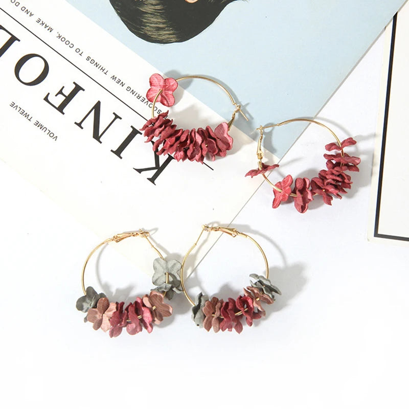 Boucles d'oreilles pour femmes Bijoux élégant tissu fleur pétale alliage cercle rond boucles d'oreilles charme couleur or