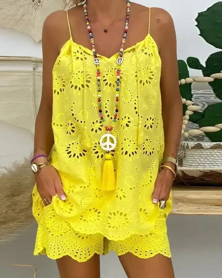 Ensemble deux pièces pour femmes, tenue décontractée, col en v, broderie à œillets, pompon, haut, short, mode 2022