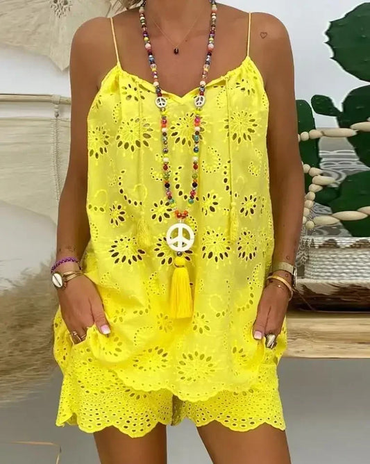 Ensemble deux pièces pour femmes, tenue décontractée, col en v, broderie à œillets, pompon, haut, short, mode 2022