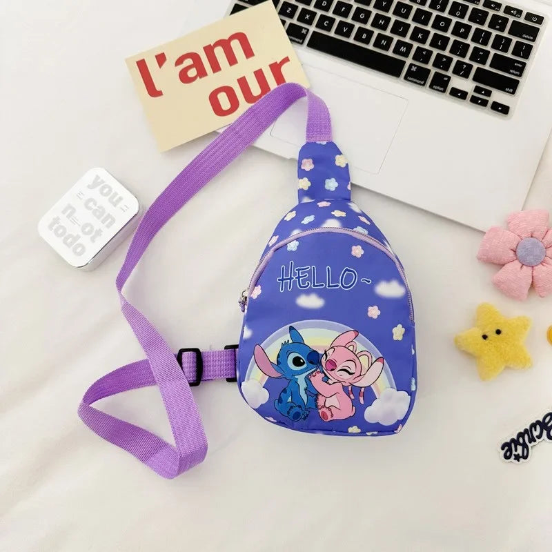 Sac de poitrine à bandoulière Stitch & Angel, sac à bandoulière dessin animé, sac à bandoulière décontracté à la mode avec porte-monnaie pour les voyages quotidiens