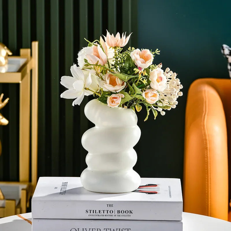 Vase blanc en spirale en plastique