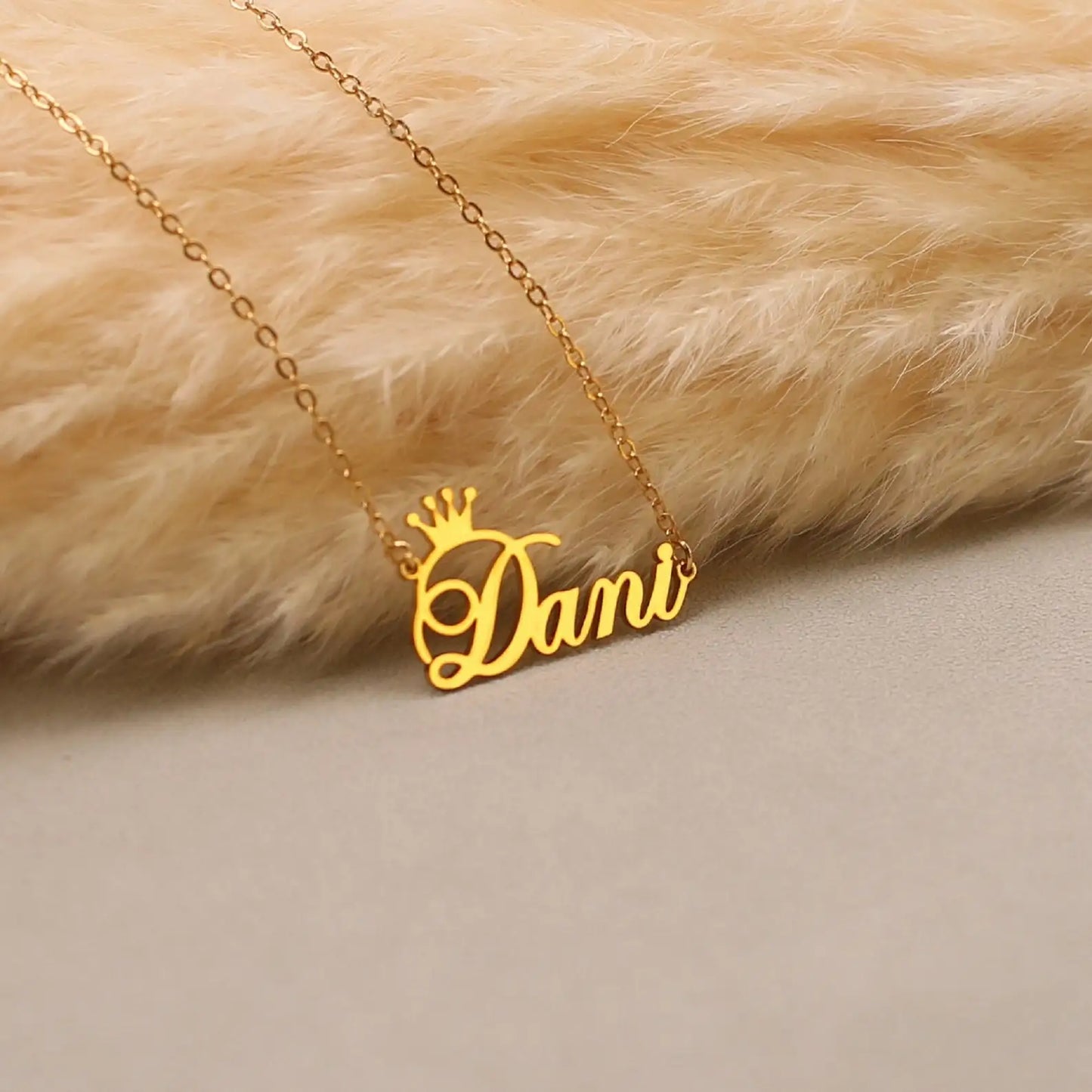 Collier avec nom personnalisé pour femme, tour de cou avec couronne, plaque signalétique personnalisée en acier inoxydable, colliers de la présidence, cadeau de bijoux d'anniversaire et de mariage