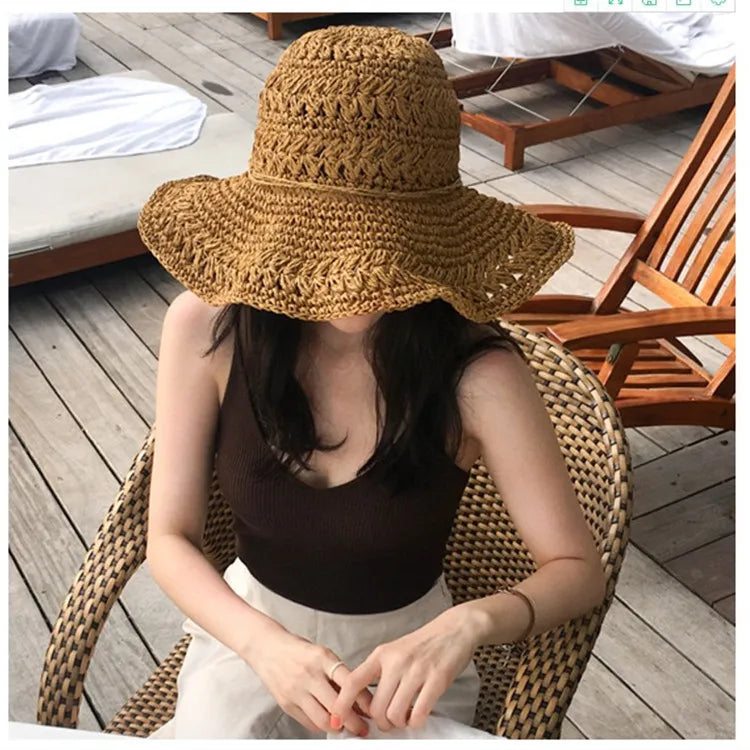 Chapeau de plage, chapeau de paille de plage d'été pour femmes, chapeau de soleil à grand avant-toit évidé à la main, chapeau de soleil pliant d'extérieur artistique et frais