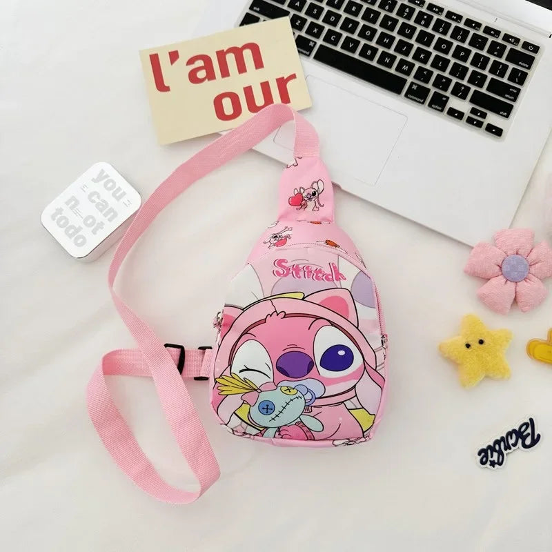 Sac de poitrine à bandoulière Stitch & Angel, sac à bandoulière dessin animé, sac à bandoulière décontracté à la mode avec porte-monnaie pour les voyages quotidiens
