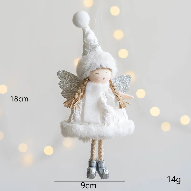 Décoration de sapin en peluche tendre mettant en scène un délicat pendentif ange