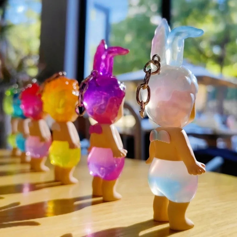 Charmantes figurines Sunny Angel en boîte mystère. Créées par MINISO, ces porte-clés anime collectibles séduisent les passionnés de tous les âges, notamment les jeunes de 7 à 14 ans.