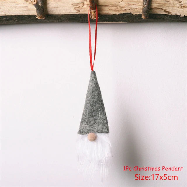 Décoration de sapin en peluche tendre mettant en scène un délicat pendentif ange