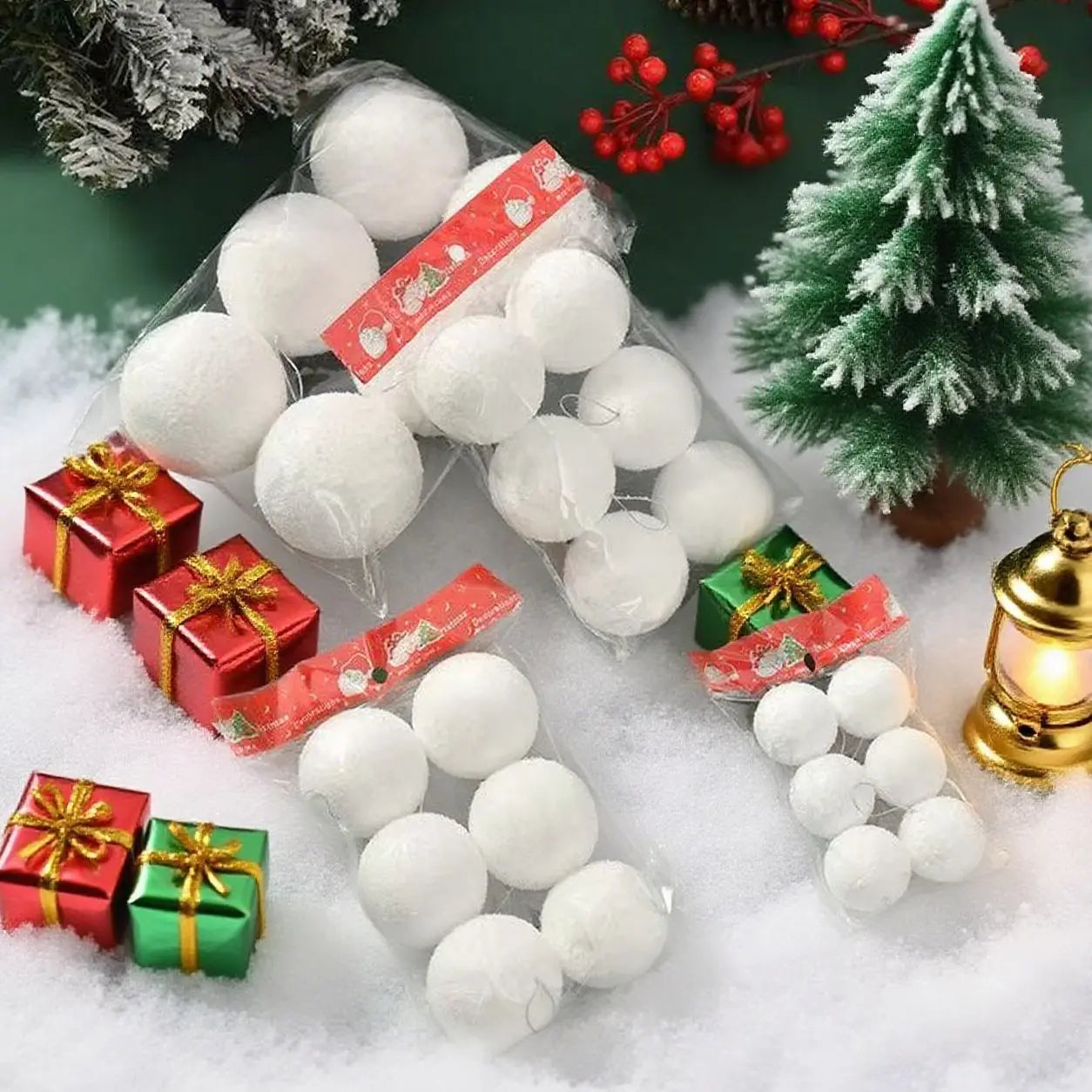 Boule de neige ornements d'arbre de noël, boules en mousse blanche