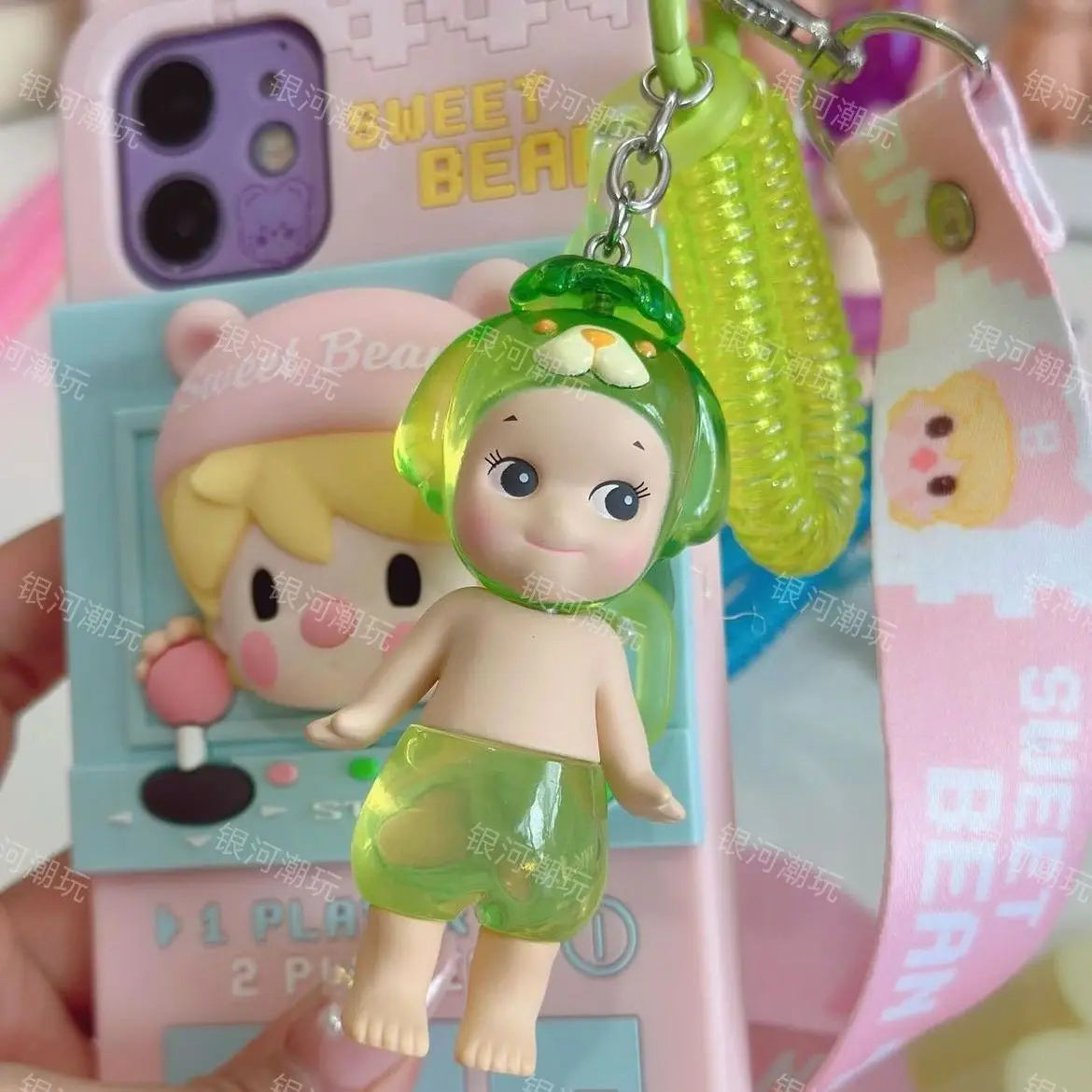 Charmantes figurines Sunny Angel en boîte mystère. Créées par MINISO, ces porte-clés anime collectibles séduisent les passionnés de tous les âges, notamment les jeunes de 7 à 14 ans.