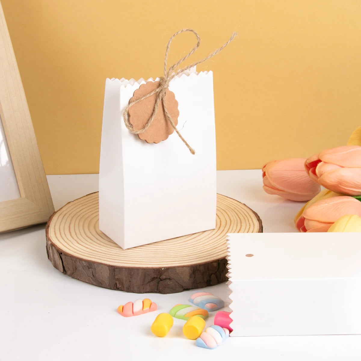 Boîte-cadeau rétro en papier Kraft, 10 à 30 pièces, sac d'emballage de bonbons pour biscuits blancs et bruns avec étiquettes en corde