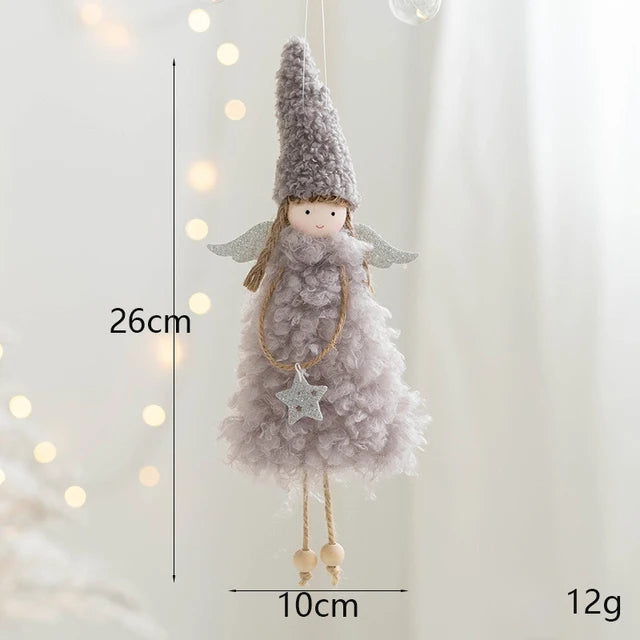 Décoration de sapin en peluche tendre mettant en scène un délicat pendentif ange