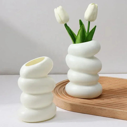 Vase blanc en spirale en plastique
